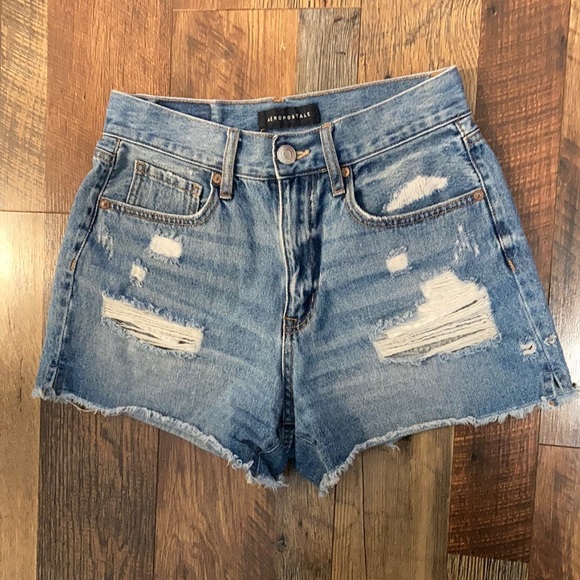 Aeropostale Pants - Aeropostale Women’s mom shorts size 6, raw hem, destroyed EUC